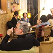 Soirée "Œuvres au jaune" au Quai 22 à Namur. Soirée "Œuvres au jaune" au Quai 22 à Namur.